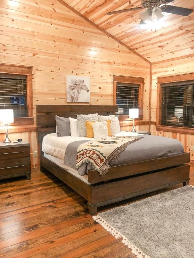 Stone Mountain Lodge 5000Sqft 6 Bed Game Room Pool Table Hot Tub Брокен-Боу Екстер'єр фото